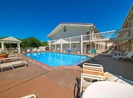 Motel 6-Dallas, TX - Farmers Branch
