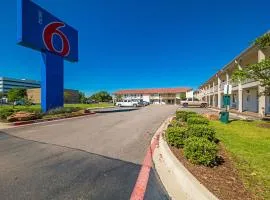 Motel 6-Dallas, TX - Farmers Branch