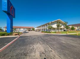 Motel 6-Dallas, TX - Farmers Branch, hotel v destinaci Farmers Branch