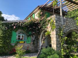 Lake house Puro, hotel with hot tubs in Dodoši