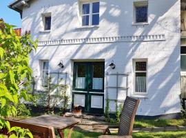 Ferienwohnungen Unter den Linden, holiday rental in Thiessow