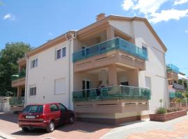Apartmani FAMILY, hotel v destinaci Sveti Filip i Jakov