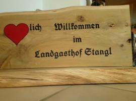 Landgasthof Stangl, hótel í Moosinning