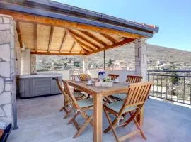 Rustic Stone House Bajeli with Jacuzzi