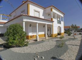 Martin's Villa, bed and breakfast en Atouguia da Baleia