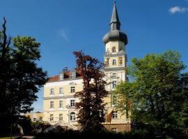 Hotel Schloss Schwarzenfeld: Schwarzenfeld şehrinde bir jakuzili otel