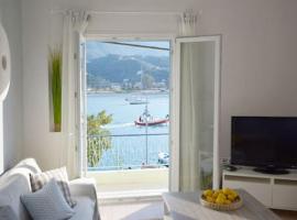 Beautiful house by the sea, villa in Poros