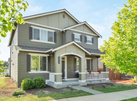 Terra House Tacoma - EV Power Station, Crib, Stroller, High Chair, rezort v destinaci Tacoma