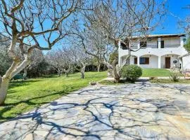 Light-filled home with Garden near Beach