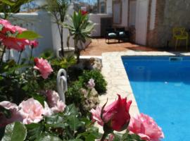 Hostal Residencial La Paloma II, מלון בקלפה