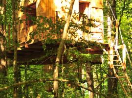 Cabanes Espace Fouletot, hotel i Mont-sous-Vaudrey