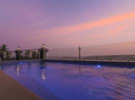 Hill Top Luxury Villa - 3 BHK || Infinity Pool, hotel en Mapusa