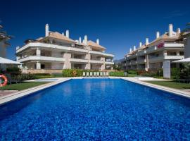 Apt 212 Heaven Beach Apartments, Guadalmansa Playa, hotel en Estepona