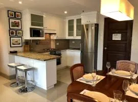 500Mbps Wi-Fi 2 Largest 2 BDRM Condo in Grand Residences