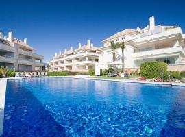 Apt 322 Heaven Beach Apartments, Guadalmansa Playa, hotel en Estepona