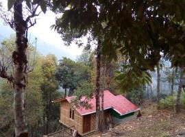 VAMOOSE TRAVELLERS FARM, ξενοδοχείο σε Sukhia Pokhari