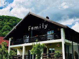 Chalet "Family" – domek górski w mieście Karpaty