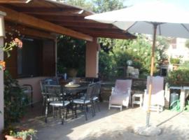 Casa Vacanza la terrazza panoramica a 200 mt dal mare, hotel v destinaci Simius