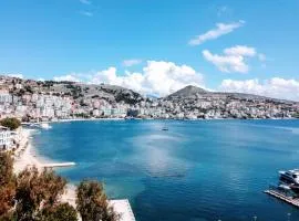 Eli's Seafront Apartment