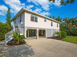 Stunning Newly Designed and Renovated Home seconds to the Gulf Of Mexico, hótel í Sanibel