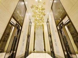 Gumaya Tower Hotel, hotel em Semarang