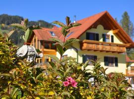 Familien Appartement „Im Landhaus“, хотел в Gaal