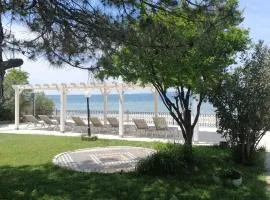 Iris Hotel & Spa