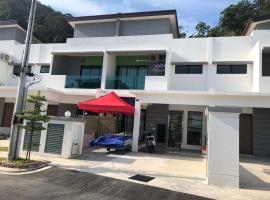 2sty Villa - Walking Distance To The Beach, hotel in Pangkor