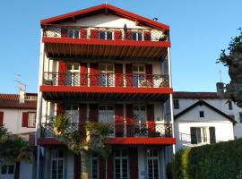Jondoni Laurendi Kanbo – hotel w mieście Cambo-les-Bains