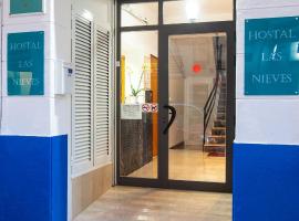 Hostal Las Nieves, hotel u gradu 'Ibiza'