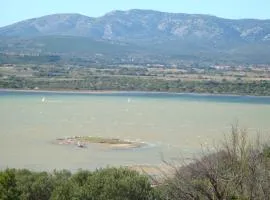 Leucate,cadre arboré,ombragé,sous les cyprès