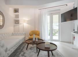 Bliss Living, hotel with parking in Vouliagmeni