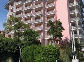 Room 211 - Aparthotel Jadranka, вариант проживания в семье в Портороже