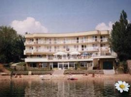Hotel Zatoka, hotel v Senci