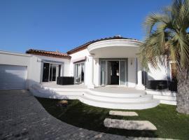 Villa Ancolie climatisée avec piscine chauffée de mai à septembre, ваканционна къща в Magalas