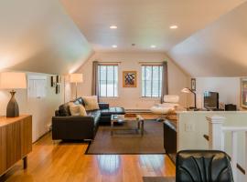 The Carriage House Loft, vacation rental in Kingston