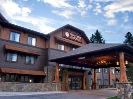 Cedar Creek Lodge & Conference Center: Columbia Falls şehrinde bir otel