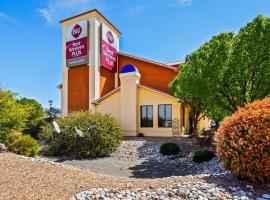 Best Western Plus Executive Suites Albuquerque – hotel z basenem w mieście Los Ranchos de Albuquerque