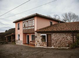 Carquera Casa a 8 Km de Nava, hotel v destinaci Nava