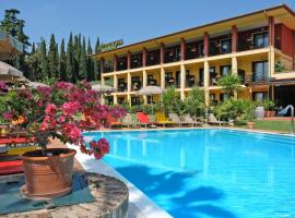 Villa Madrina Lovely and Dynamic Hotel, отель в Гарде