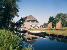 Hotel de Harmonie, hotel v destinaci Giethoorn