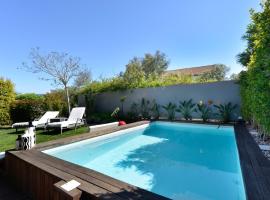 Estoril Garden Villa - 4Bedroom private pool - CheckinHome, hotel v destinaci Alcabideche