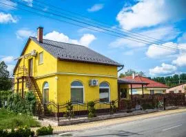 Mickey's Thermal Apartments