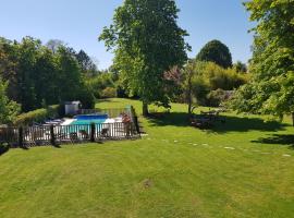 Hotel L'Aunette Cottage, hotell sihtkohas Chamant