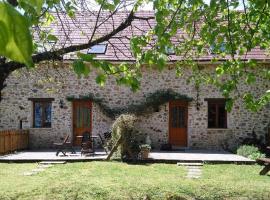 Gite du Sorbier, cottage in Le Chalard