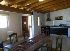 Departamentos modo turista, hotel em Tunuyán