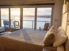 Luxury Lookout Hood Canal Vacation Rental，Union的小屋