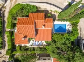 Villa Skalinada - Pool, Sea View & Private Path to Beach I Baška Voda
