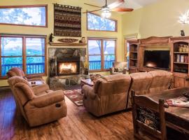 3 Bed 3 Bath Vacation home in Sylva, cabaña en Sylva