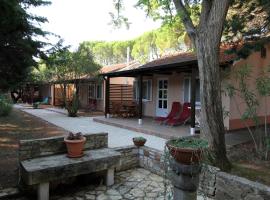Bungalow comfort 100 m from the Beach, hotell i Premantura